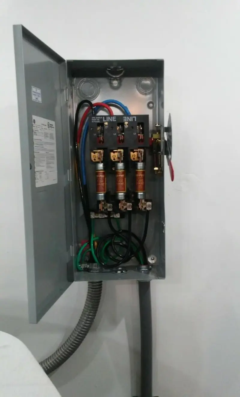 Three-phase disconnect switch installed for Smoke Detector Installation in Roland