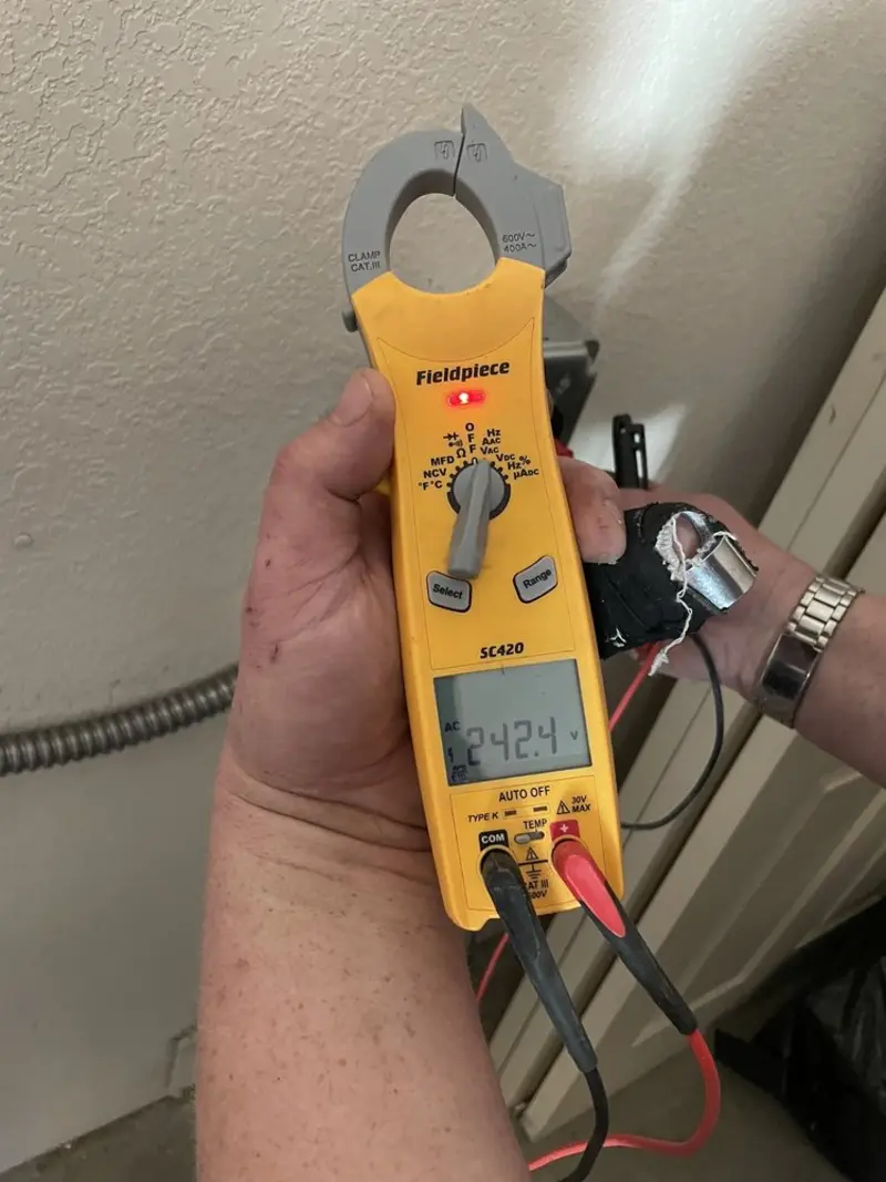 Voltage testing with clamp meter during Aluminum Wiring Replacement in Roland